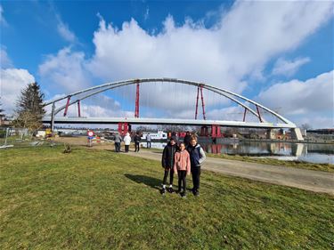 Poseren voor de brug - Beringen