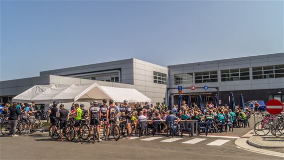 Prachtig fietsweer op Ford-testbanen - Lommel