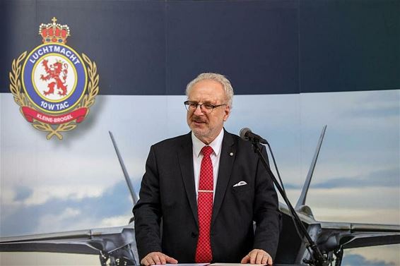 President van Letland bezocht vliegbasis - Peer