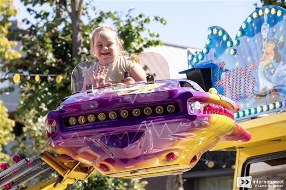 Deline geniet van prikkelarme kermisnamiddag - Lommel