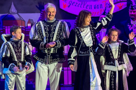 Prins Eddy II en Prinses Rita zwaaien de scepter - Neerpelt