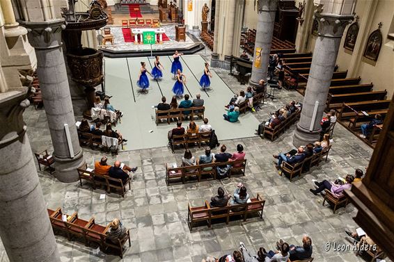 Proclamatie in de kerk - Pelt