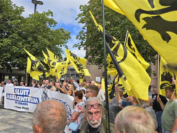 Protestactie tegen asielcentrum in Lommel - Lommel