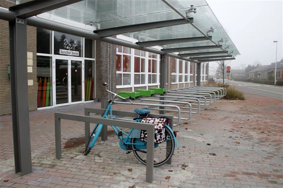 Publieke fietsenstalling bij basisschool - Pelt