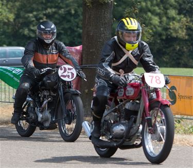 Racen op oude motoren