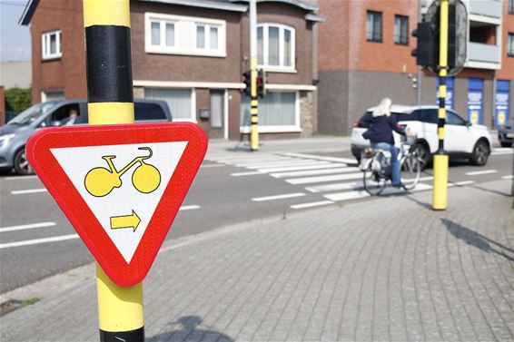 Rechtsaf door rood voor fietsers - Pelt