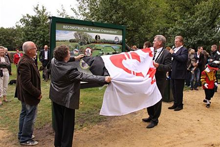 Reconstructie kasteel Cranendonck heropend - Hamont-Achel