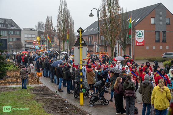 Hamont-Achel - Regen dempt feestvreugde niet, integendeel