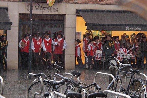 Regen domper op Euregioparade - Lommel