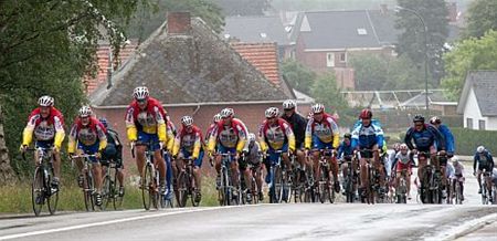 Regen doorkruist Verbroederingsklassieker - Neerpelt