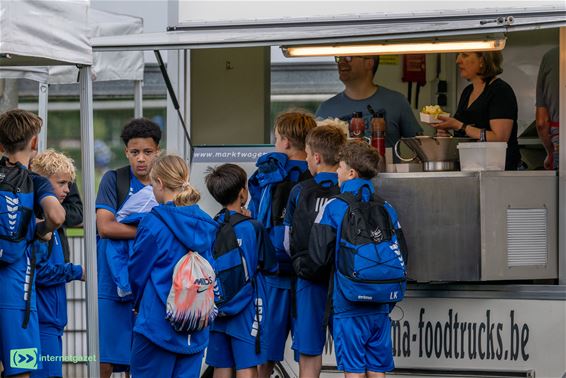 Regen en voetbalplezier op Kempen Trophy - Pelt