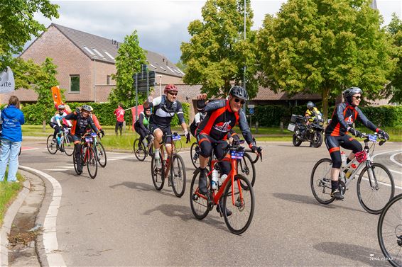 Regen én zon voor het KotK-peloton - Peer