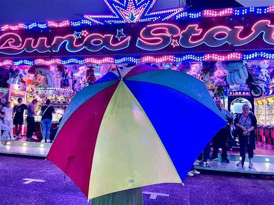 Regen verstoort Paal kermis - Beringen