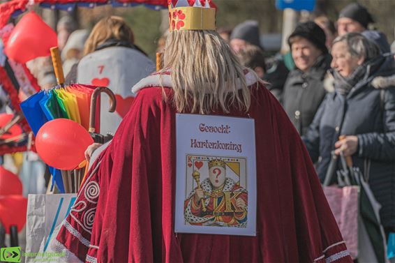 Regen wijkt voor Sint Oda’s stoet - Pelt