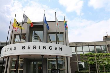 Regenboogvlag hangt uit - Beringen