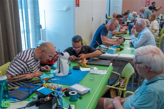 Repair Café geeft spullen tweede leven - Lommel