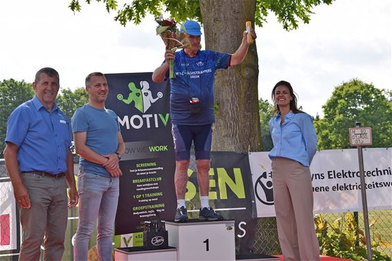 Rik Peeters op het podium kermiskoers Holheide - Bocholt