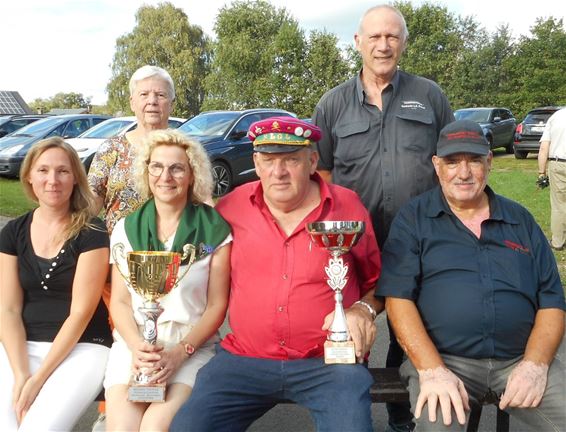 Robert en Nancy kronen zich tot keizerspaar - Beringen