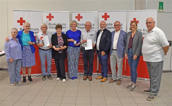 Rode Kruis Lommel huldigt verdienstelijke leden - Lommel