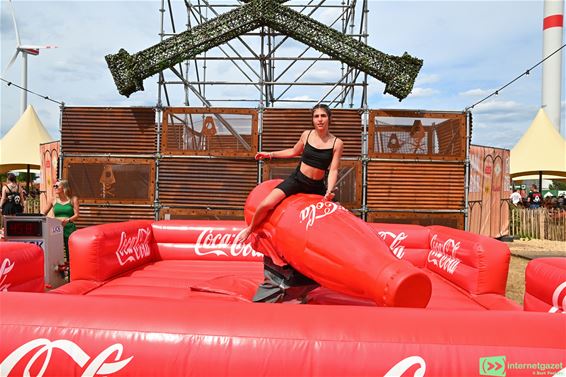 Rodeo op een colafles op Rampage - Lommel