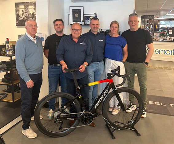Roland Liboton verrast met unieke racefiets - Bocholt
