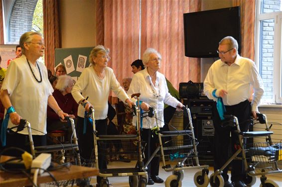 Rollatordansen in WZC Ocura Beringen-Mijn - Beringen