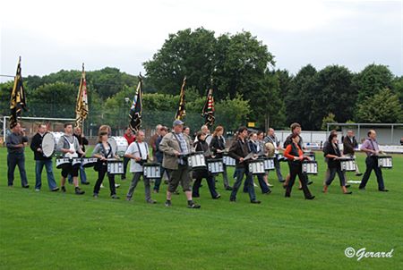 Rondjes lopen op het voetbalveld - Neerpelt