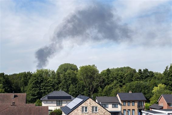 Rookpluim brand Wauberg goed te zien - Oudsbergen