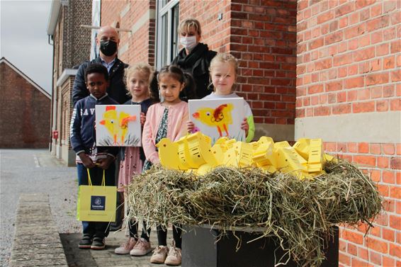 Rotary Beringen schenkt nest kanaries - Beringen