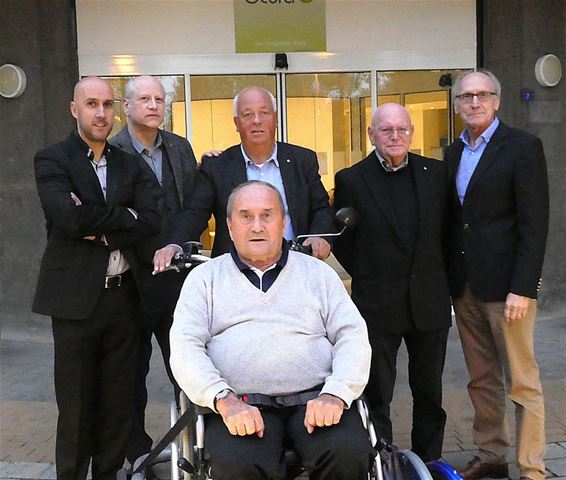 Rotary schenkt rolstoeltransportfiets aan Ocura - Beringen
