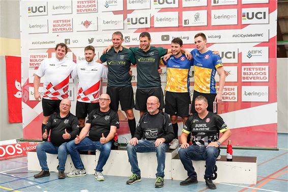 RV Oberfeld wint UCI Worldcup cyclobal - Beringen