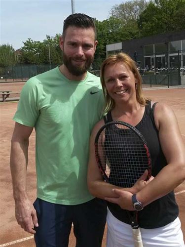 Sabine Appelmans slaat balletje bij Tennis Paal - Beringen