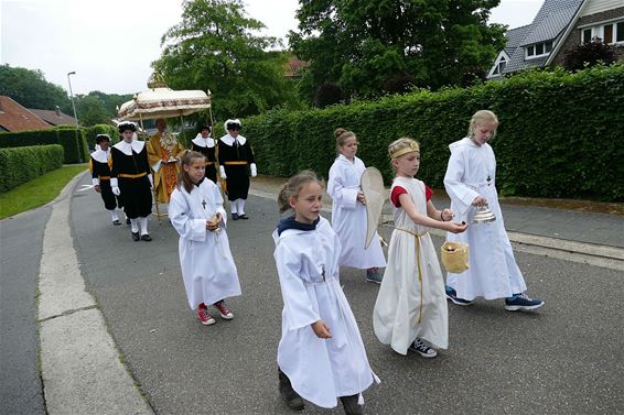 Sacramentsprocessie bleef gespaard van regen - Neerpelt