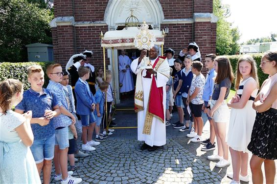 Sacramentsprocessie in SHLille - Pelt