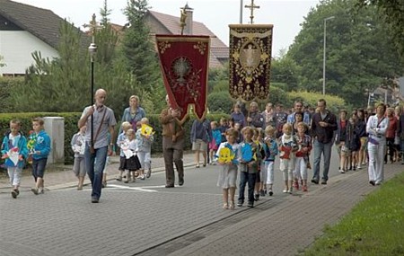 Sacramentsprocessie trok uit - Neerpelt
