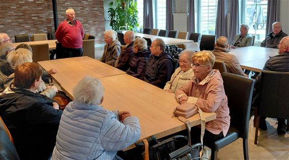Pelt - Samana Holheide op bezoek bij aspergeboerderij