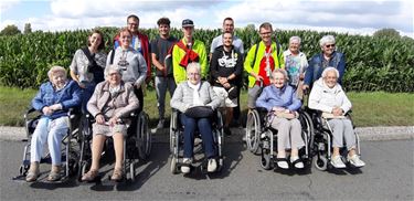 Samana met IJD-jongeren naar kerkhof - Hamont-Achel