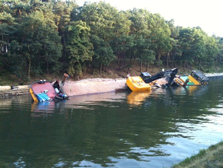 Scheepvaart gestremd - Lommel