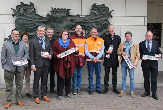 Schepencollege trapt stickeractie op gang - Hamont-Achel