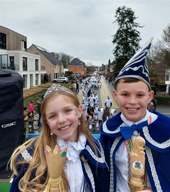 Scholencarnaval zet Eksel op stelten - Hechtel-Eksel