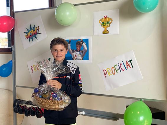 School huldigt wereldkampioen Dries - Beringen