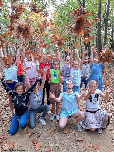 Schoolkinderen tijdens de 'Week van het Bos' - Bocholt