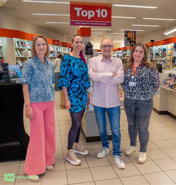 Schrijvers aan het signeren in Peer - Peer