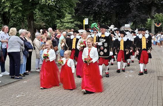 Hamont-Achel - Schutterij Sint-Anna sluit processie in Achel af