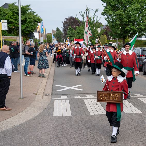 Schutterij Sint-Joris zorgt voor vrolijke noot - Bocholt
