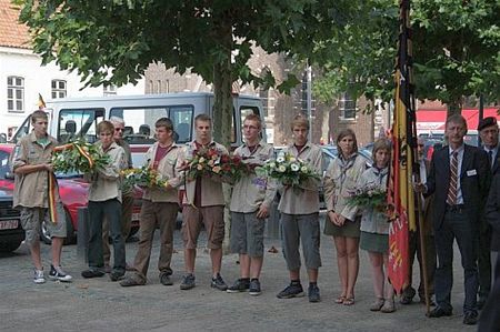 Scouts op plechtigheid Fakkelestafette - Hamont-Achel