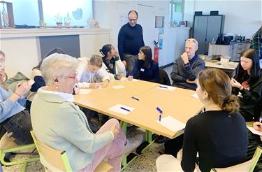 Senioren en jongeren in dialoog op Campus X plus - Lommel