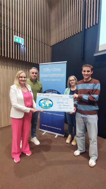 Serviceclub Feá Bree schenkt eerste cheque - Bree