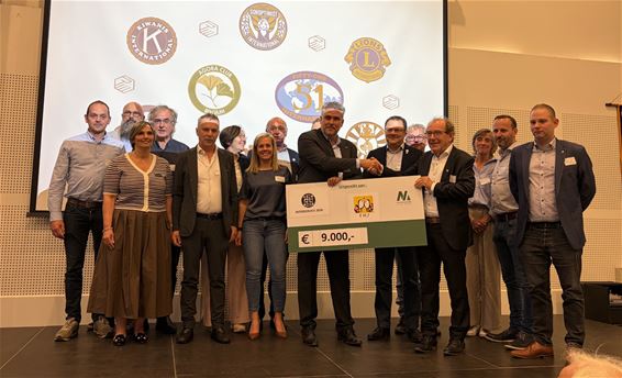 Serviceclubs steunen EMJ met 9.000 euro - Pelt