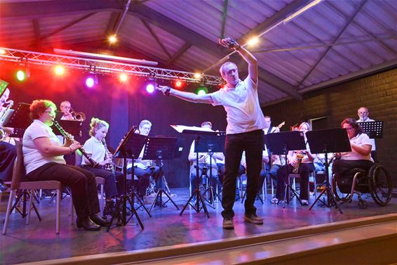 Sfeer met “Music, Beer & Bubbels” - Lommel